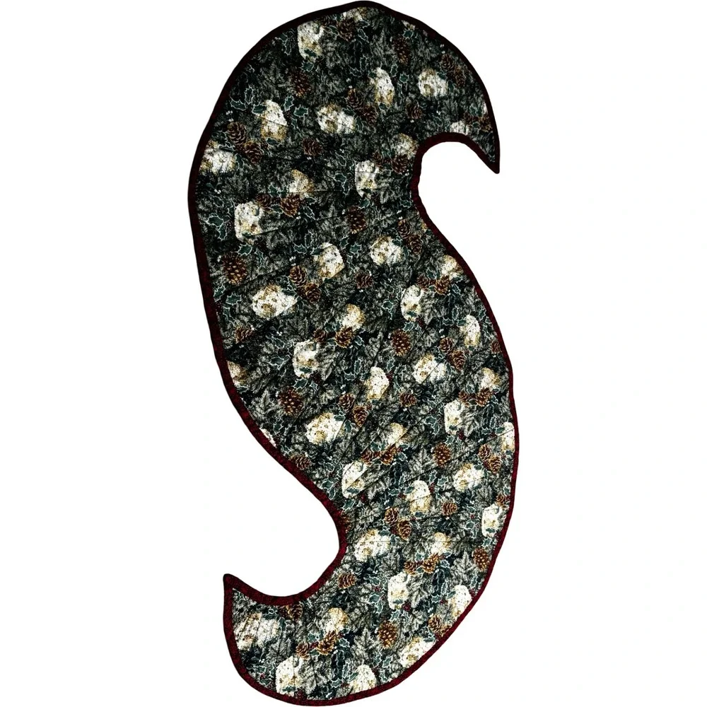 Handmade Quilted Spicy Spiral Table Runner Christmas Winter Pinecone Green Red‎
